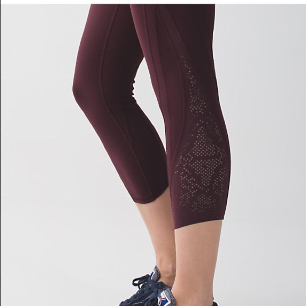 LULULEMON LASER CUT WUNDER UNDER CROPS HIGH RISE